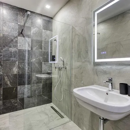 Urban 19 Residences Luxury Inn *